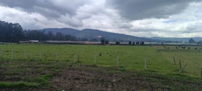 VENDO LOTE - SOBRE AUTOPISTA ZIPAQUIRÁ - UBATÉ